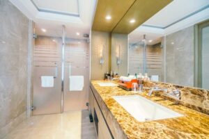 Mamparas de ducha en aluminio y PVC